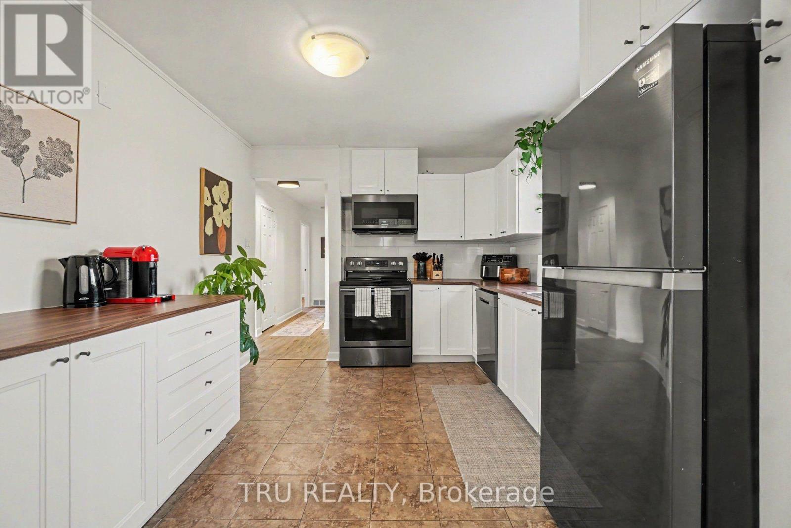 1275 WOODSIDE DRIVE - 7