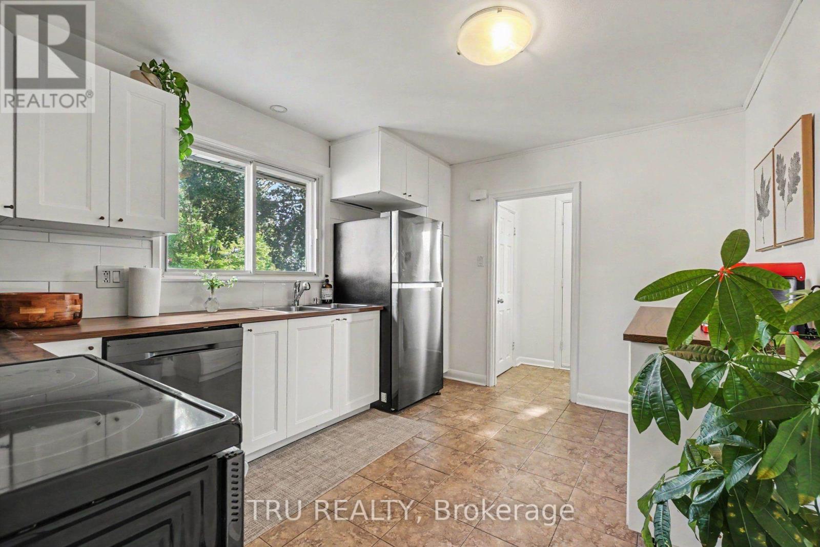1275 WOODSIDE DRIVE - 8