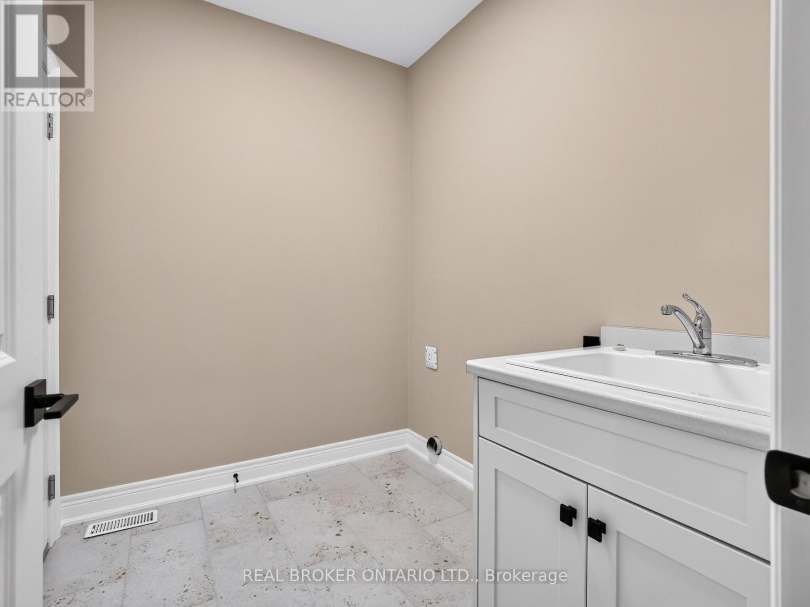 20 AUSTIN DRIVE - Image 24
