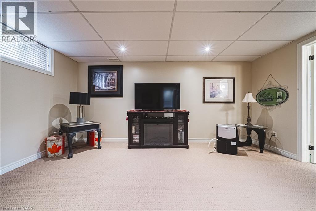 302 FISHERS GLEN Road - Image 25