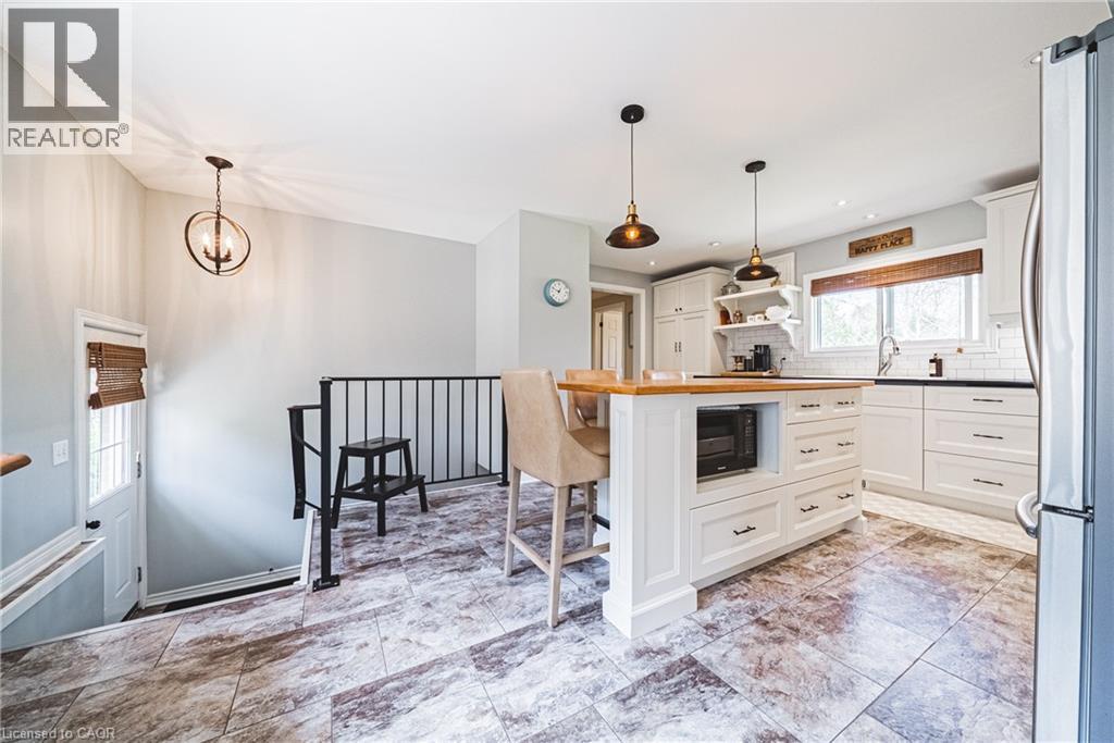 302 FISHERS GLEN Road - Image 17