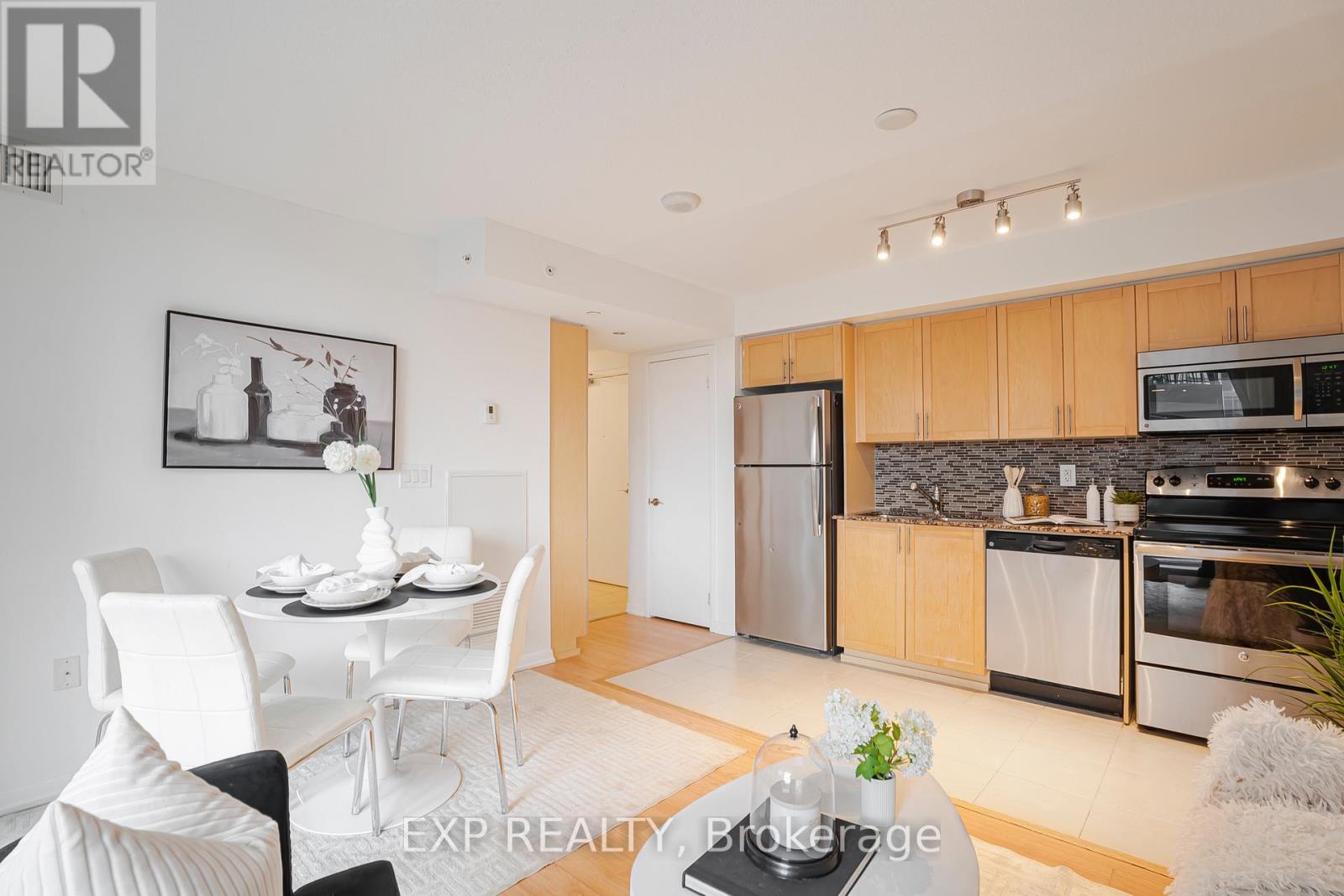 #729 830 LAWRENCE AVENUE W - Image 6