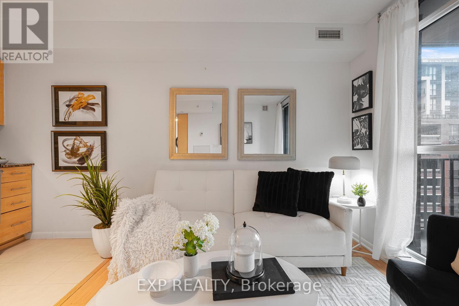 #729 830 LAWRENCE AVENUE W - Image 7