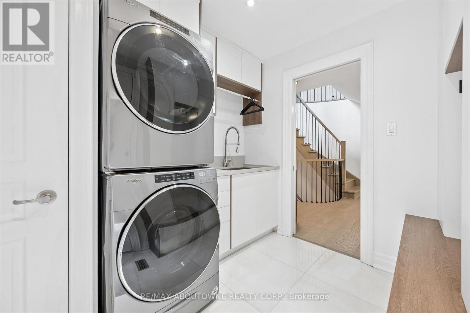 1194 QUEEN VICTORIA AVENUE - 20