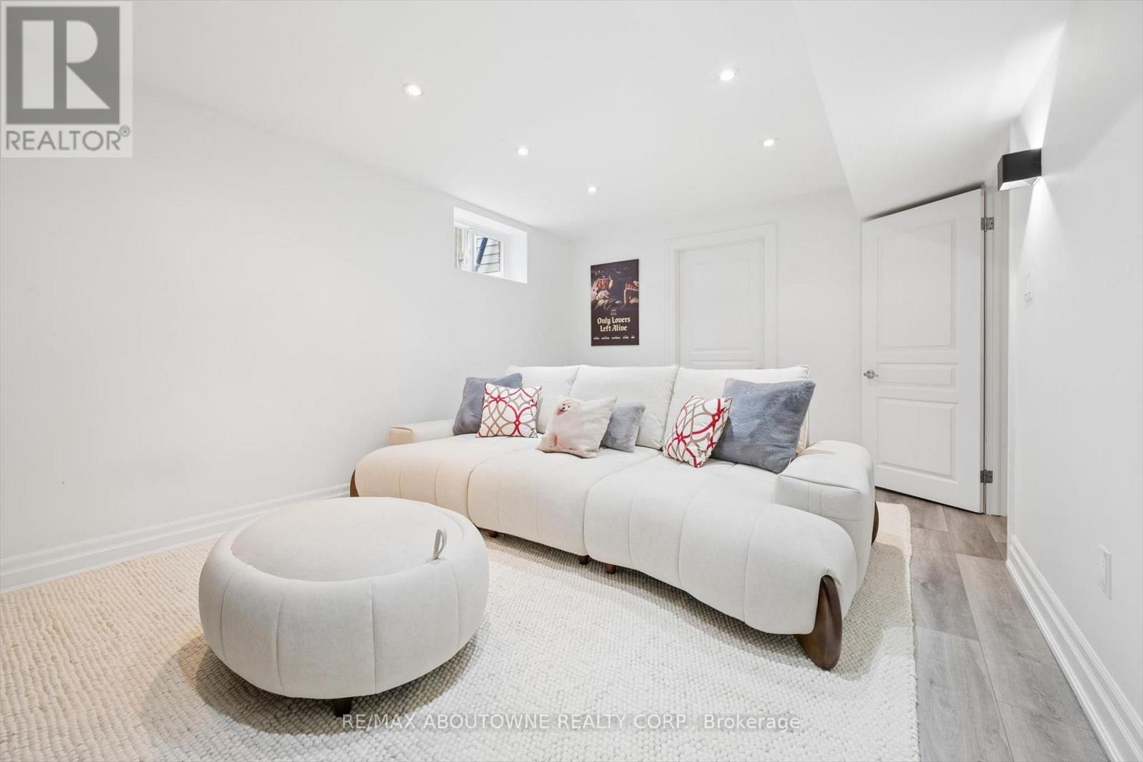 1194 QUEEN VICTORIA AVENUE - Image 38