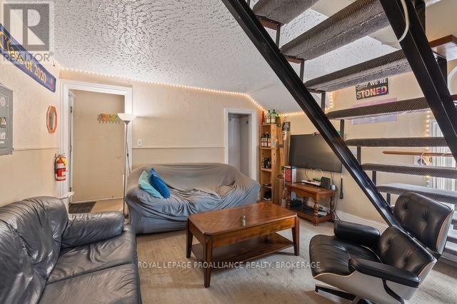 325 JOHNSON STREET - Image 18