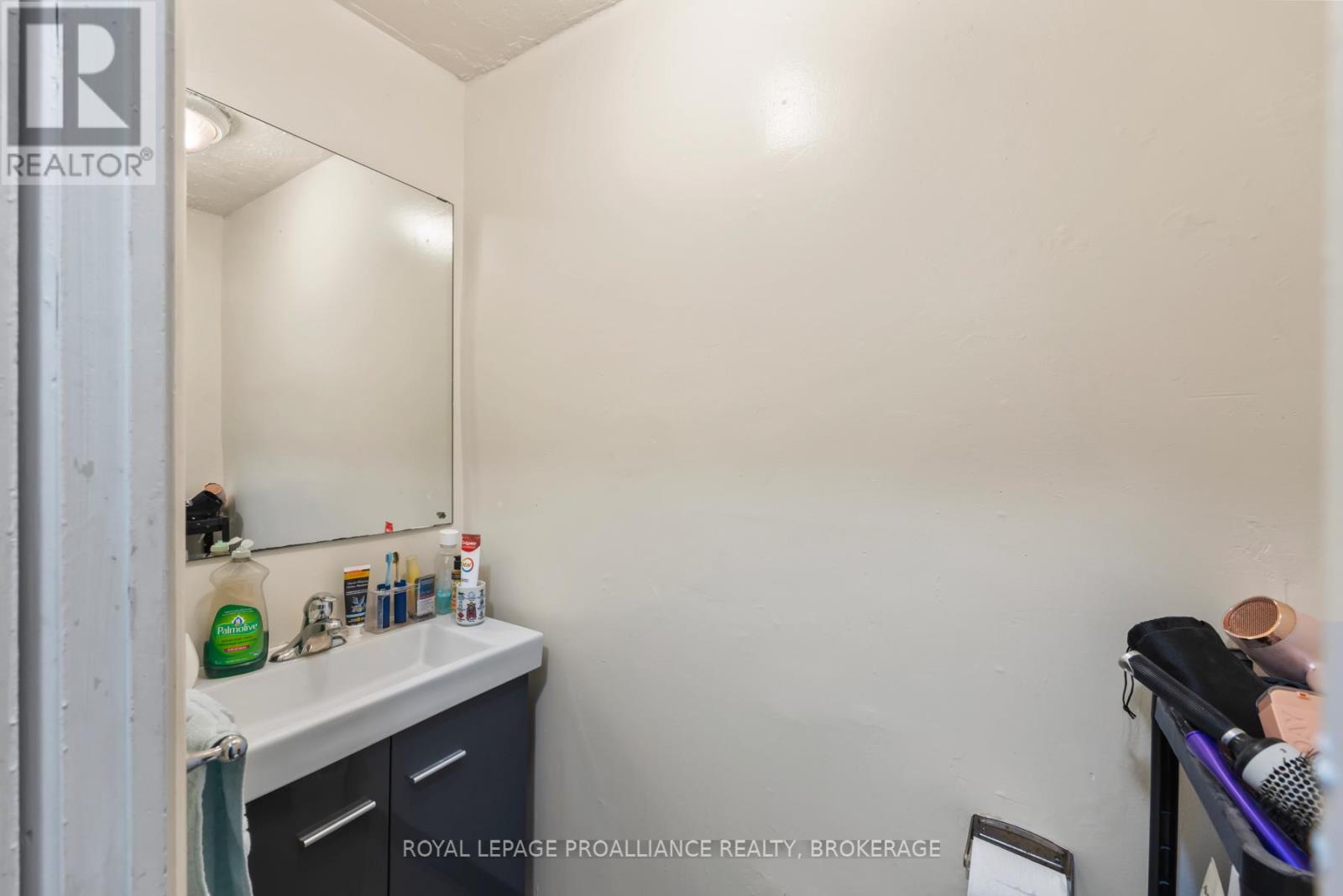 325 JOHNSON STREET - 21