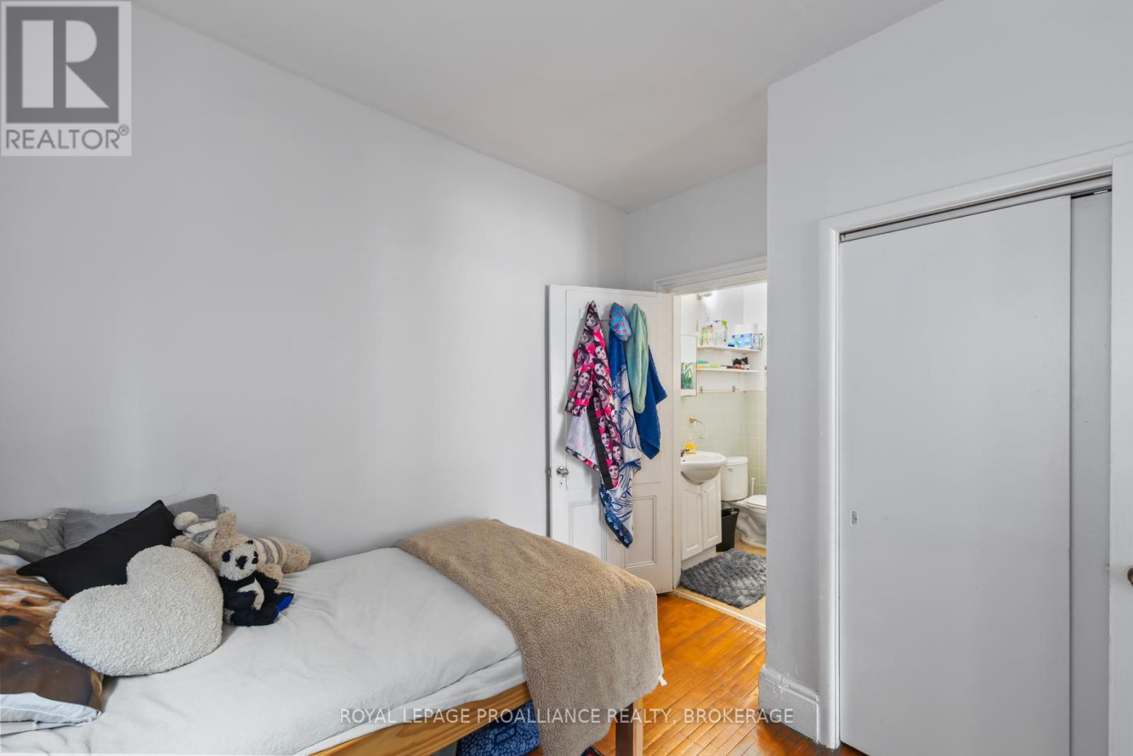 325 JOHNSON STREET - 10