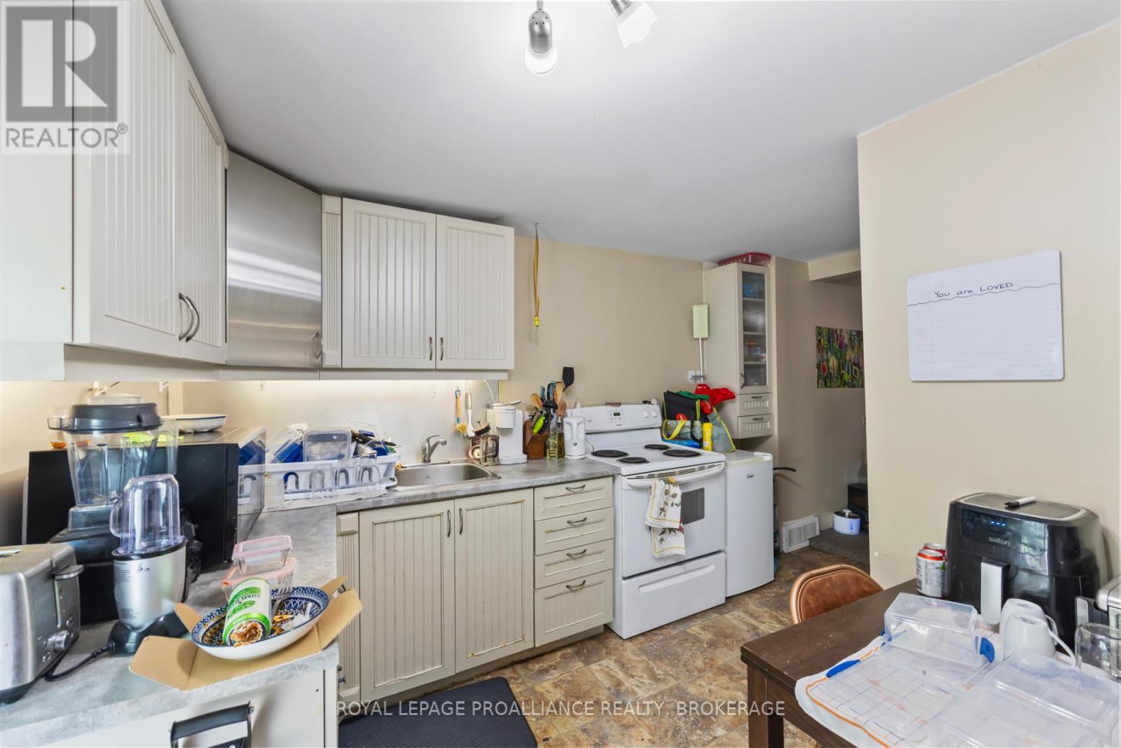 325 JOHNSON STREET - Image 22