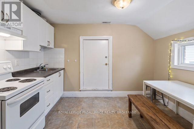 325 JOHNSON STREET - 38