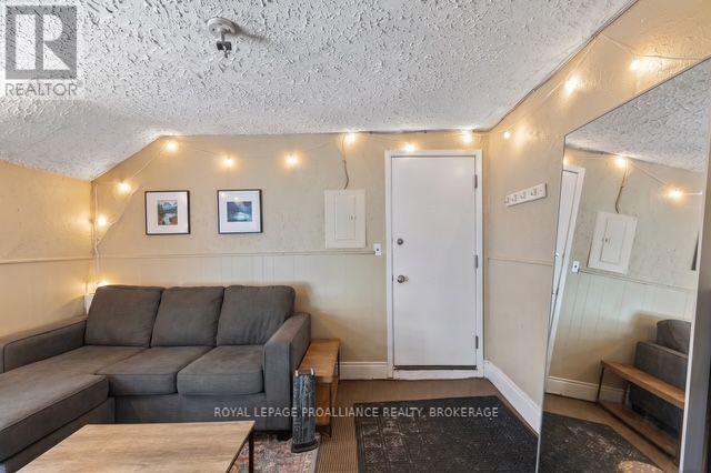 325 JOHNSON STREET - Image 37