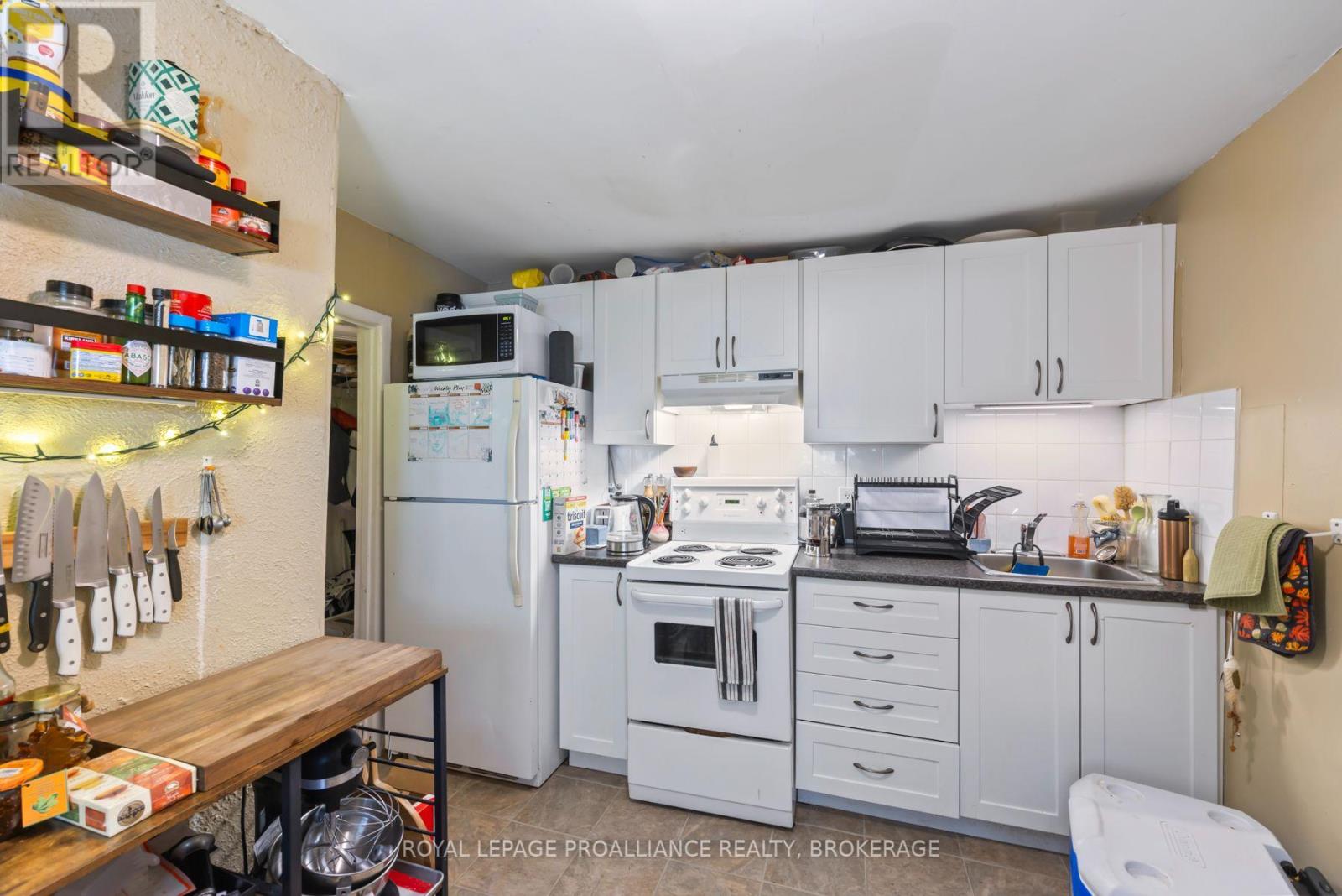 325 JOHNSON STREET - 40