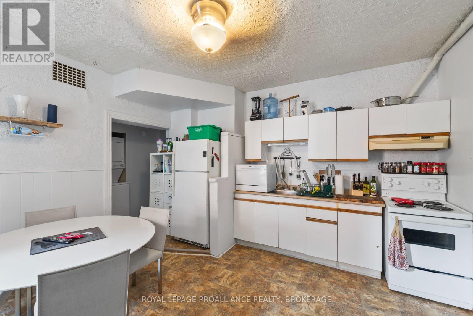 325 JOHNSON STREET - Image 44