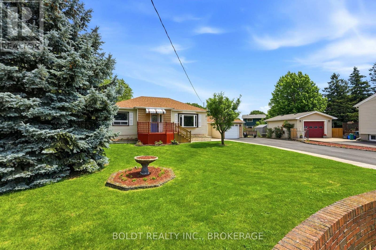 16 GRAMMAR AVENUE - 40