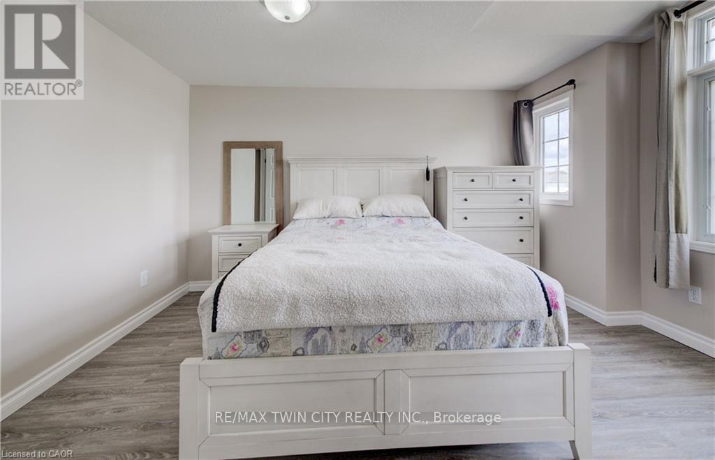 27 BRIDLEWREATH STREET - Image 19