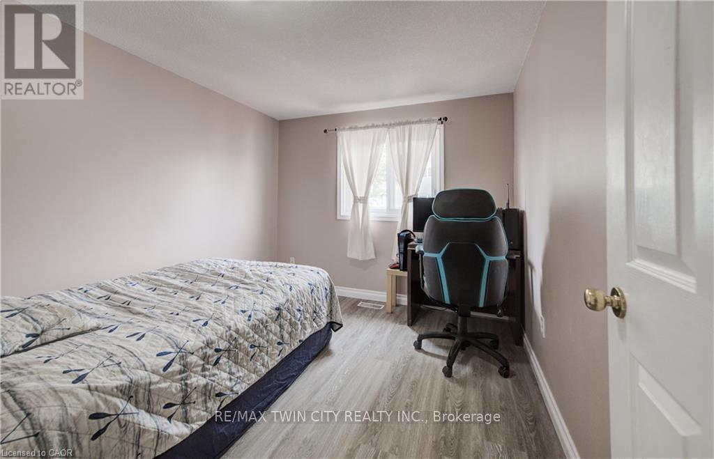 27 BRIDLEWREATH STREET - Image 23