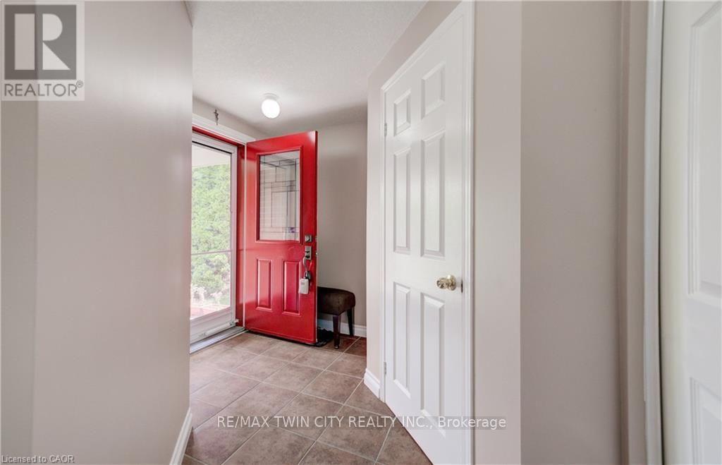 27 BRIDLEWREATH STREET — photo 3
