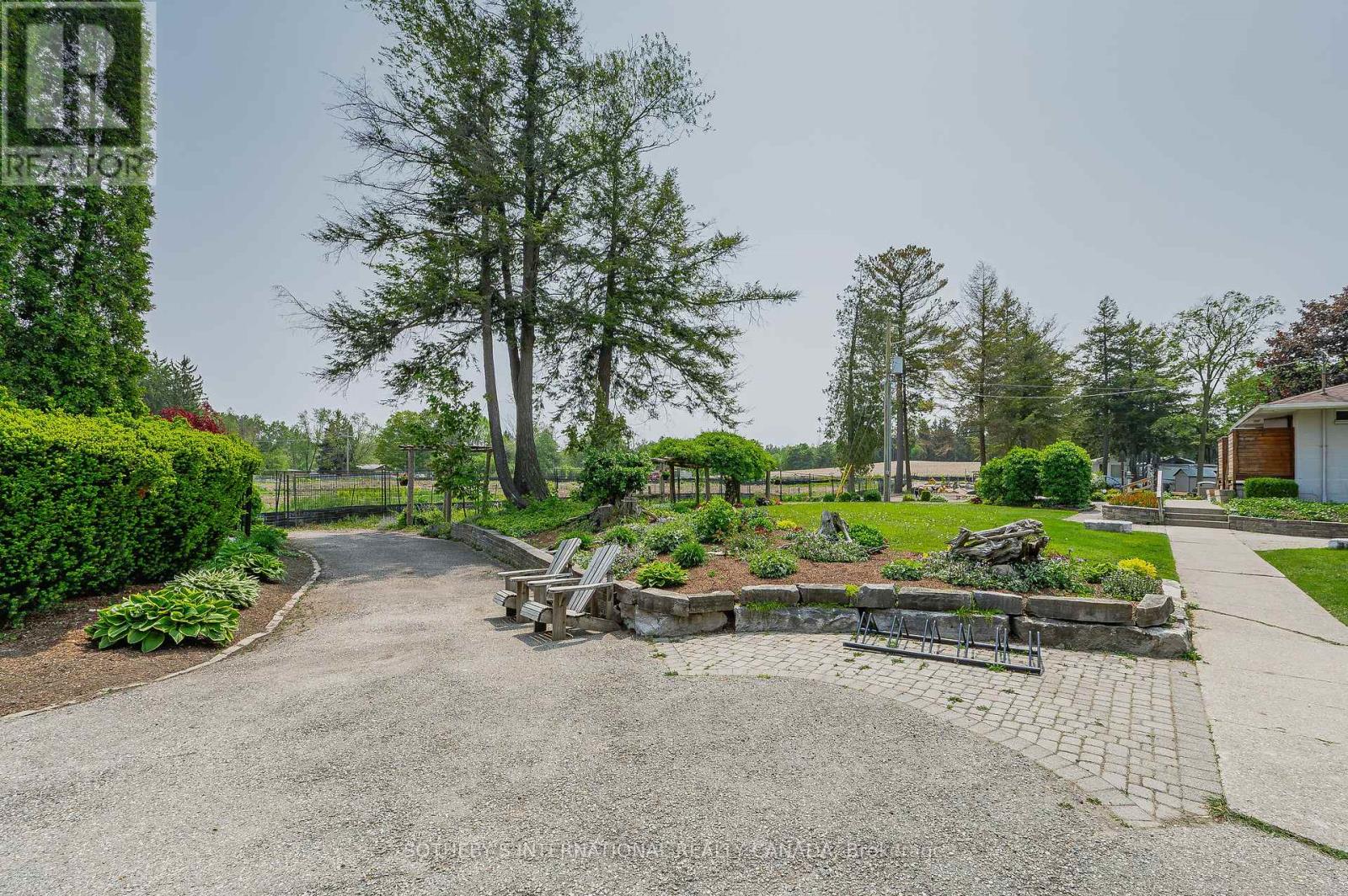 #215 580 BEAVER CREEK ROAD - 27