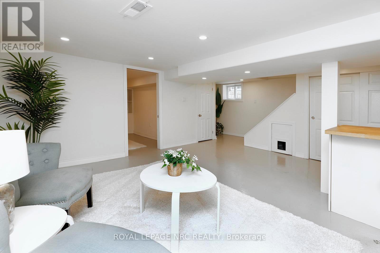 266 LONDON STREET S - Image 33