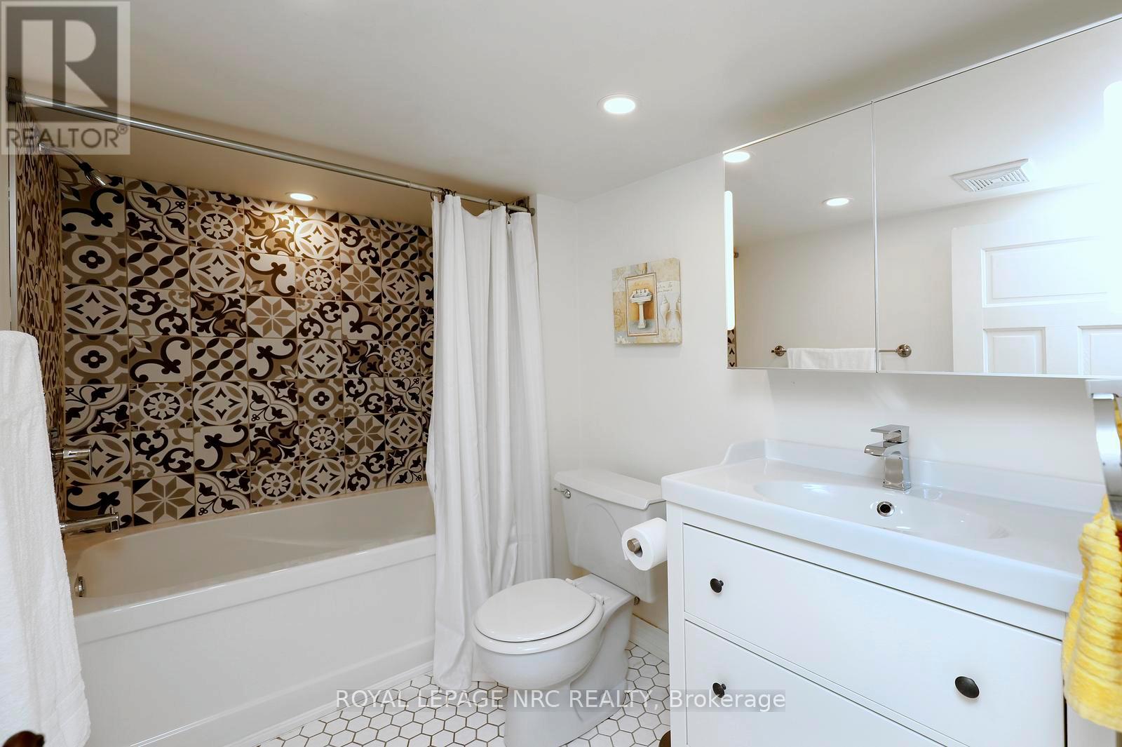266 LONDON STREET S - Image 36