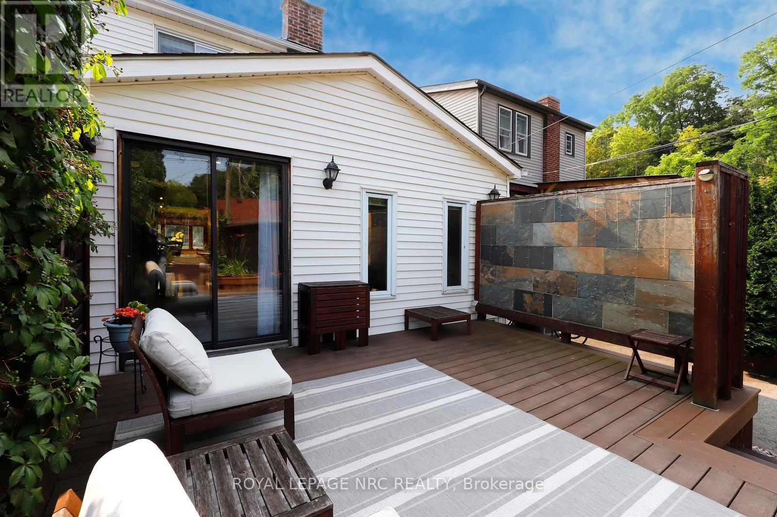 266 LONDON STREET S - Image 38