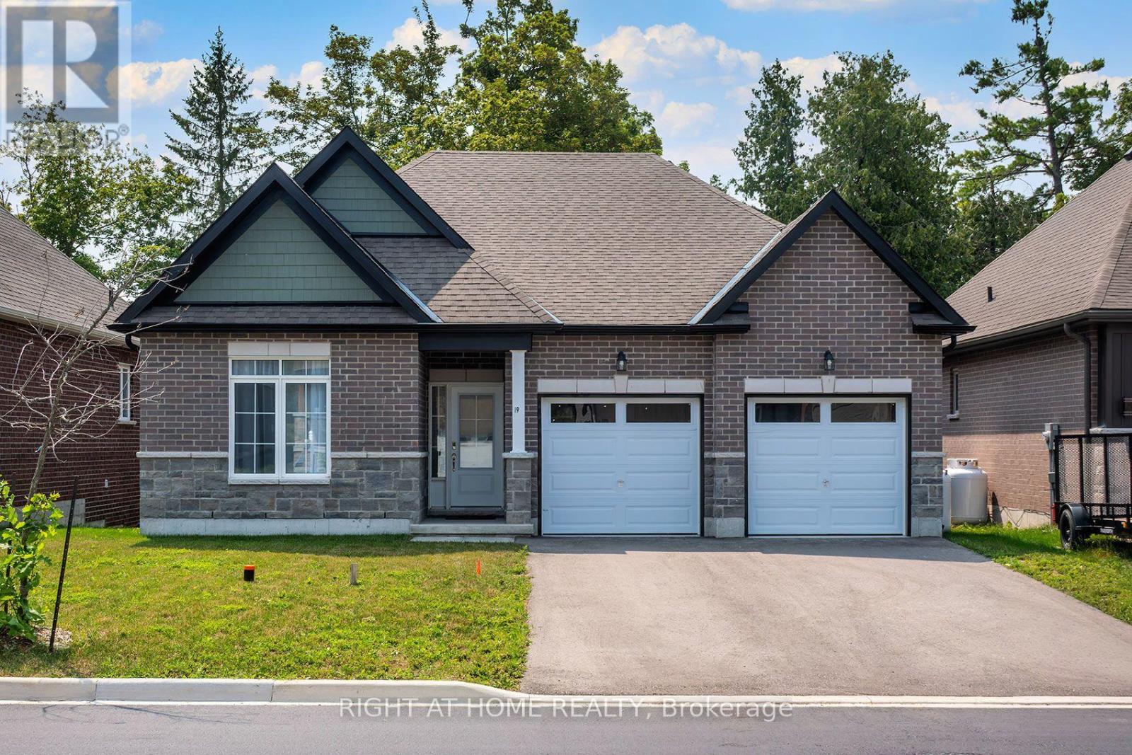 19 HILLCROFT WAY - 1