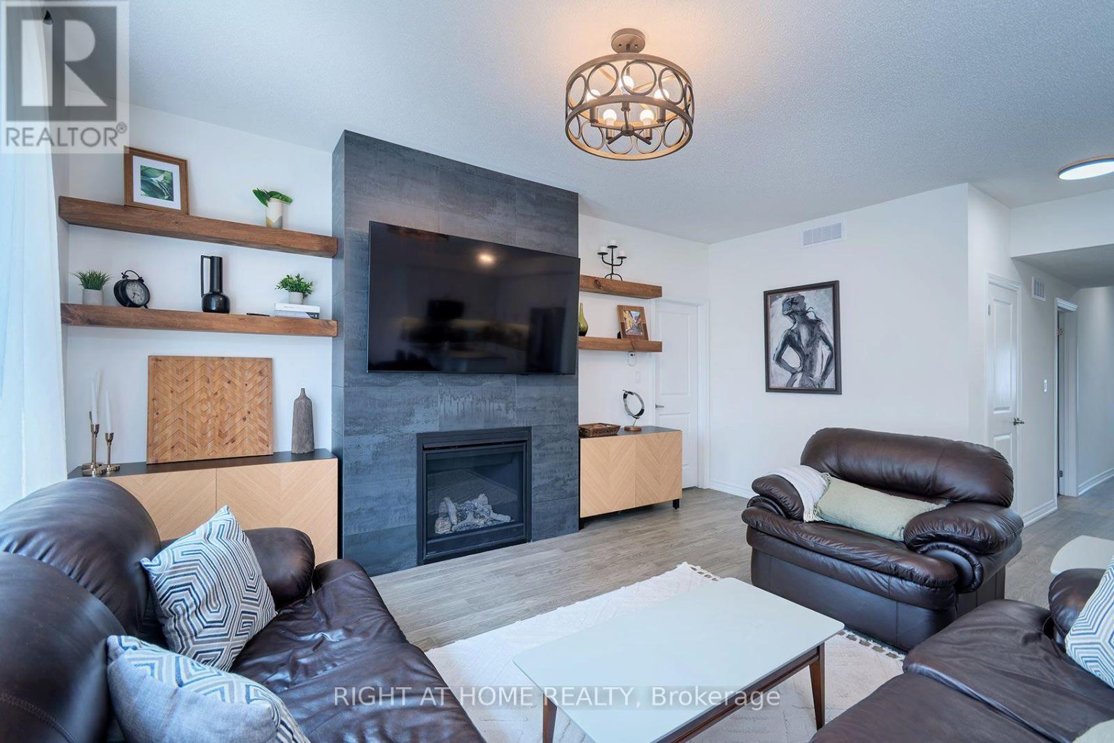 19 HILLCROFT WAY - 10
