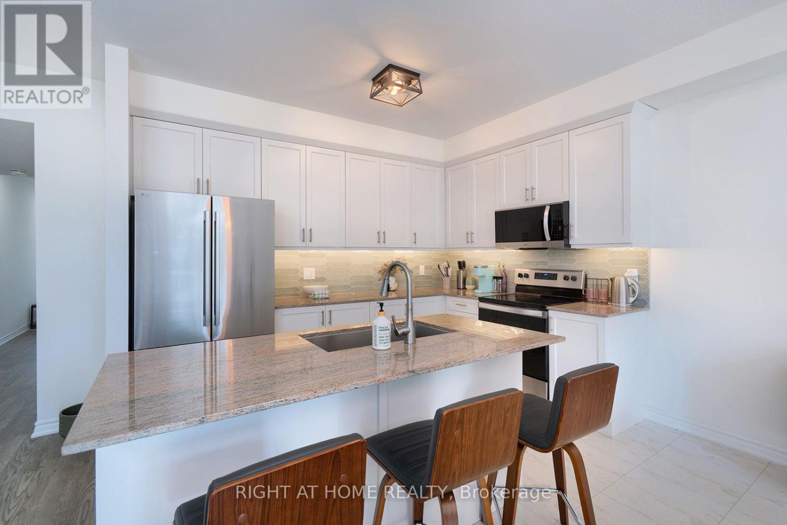 19 HILLCROFT WAY - 12