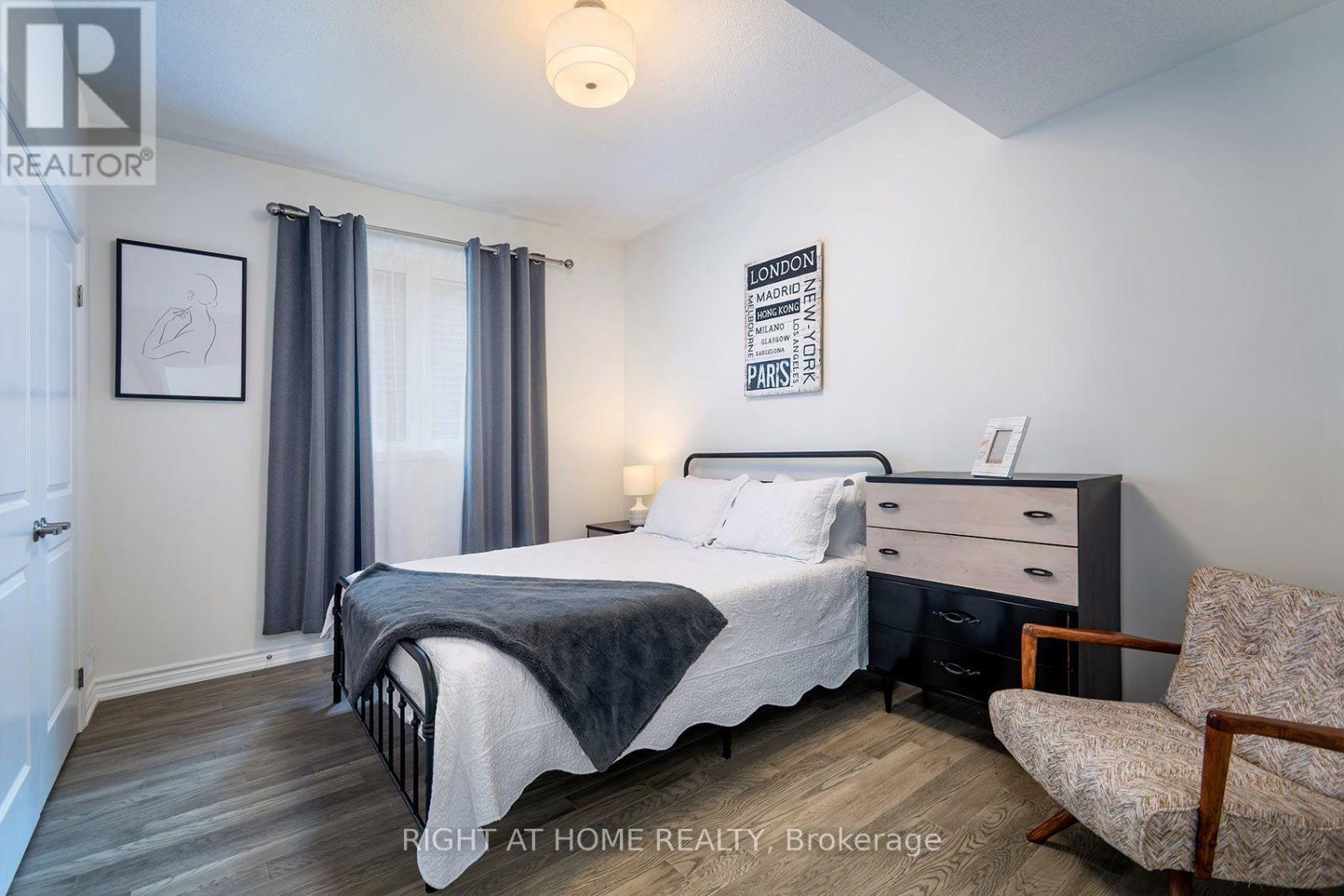 19 HILLCROFT WAY - 25