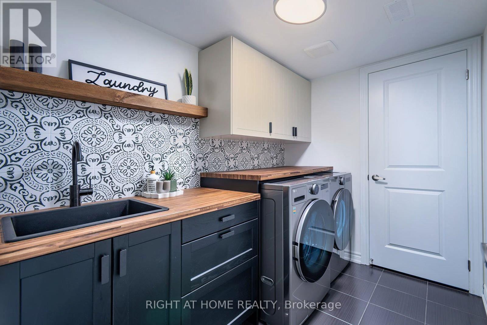 19 HILLCROFT WAY - 28