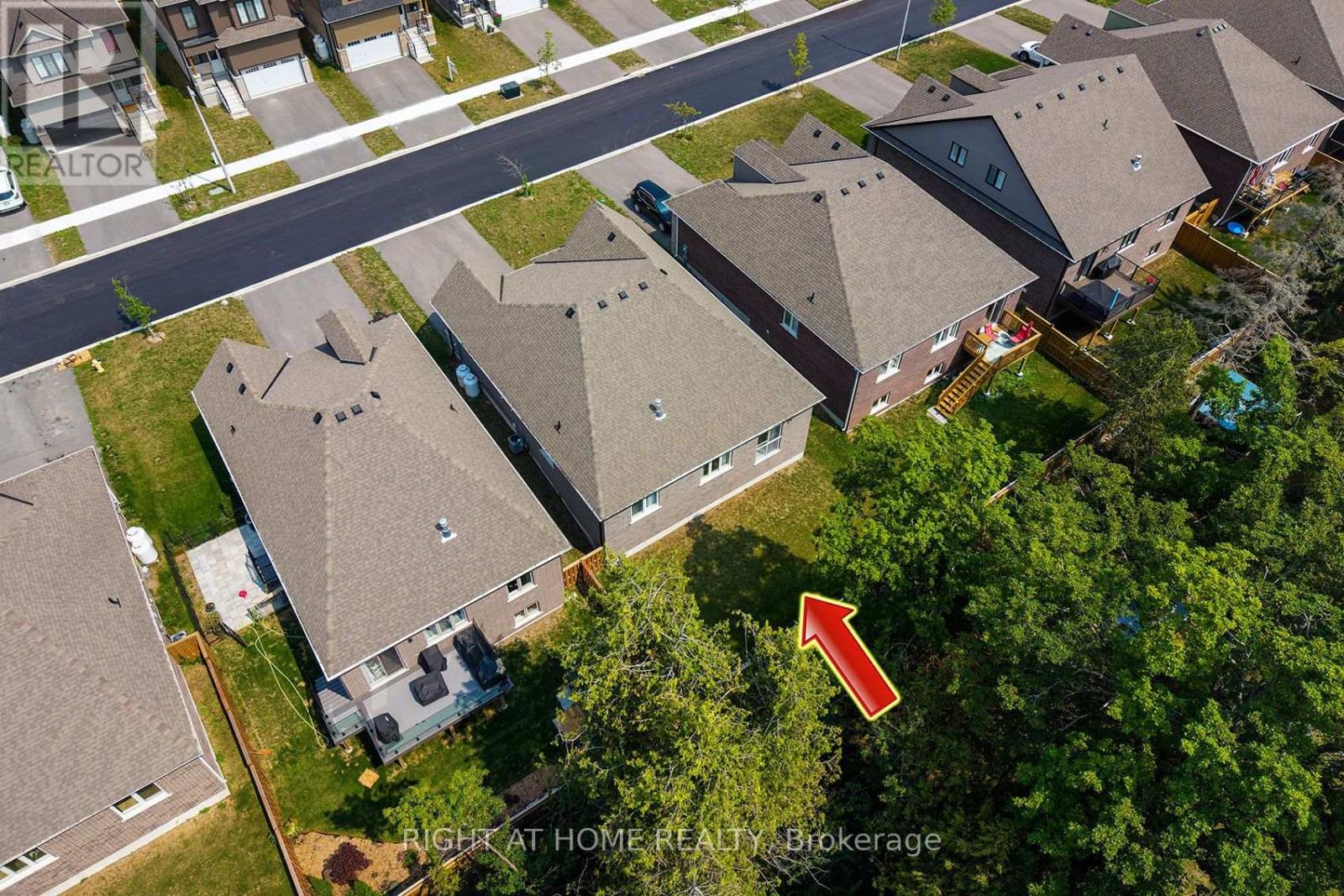 19 HILLCROFT WAY - 30