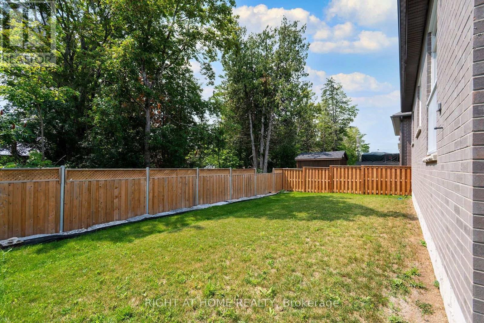 19 HILLCROFT WAY - 31