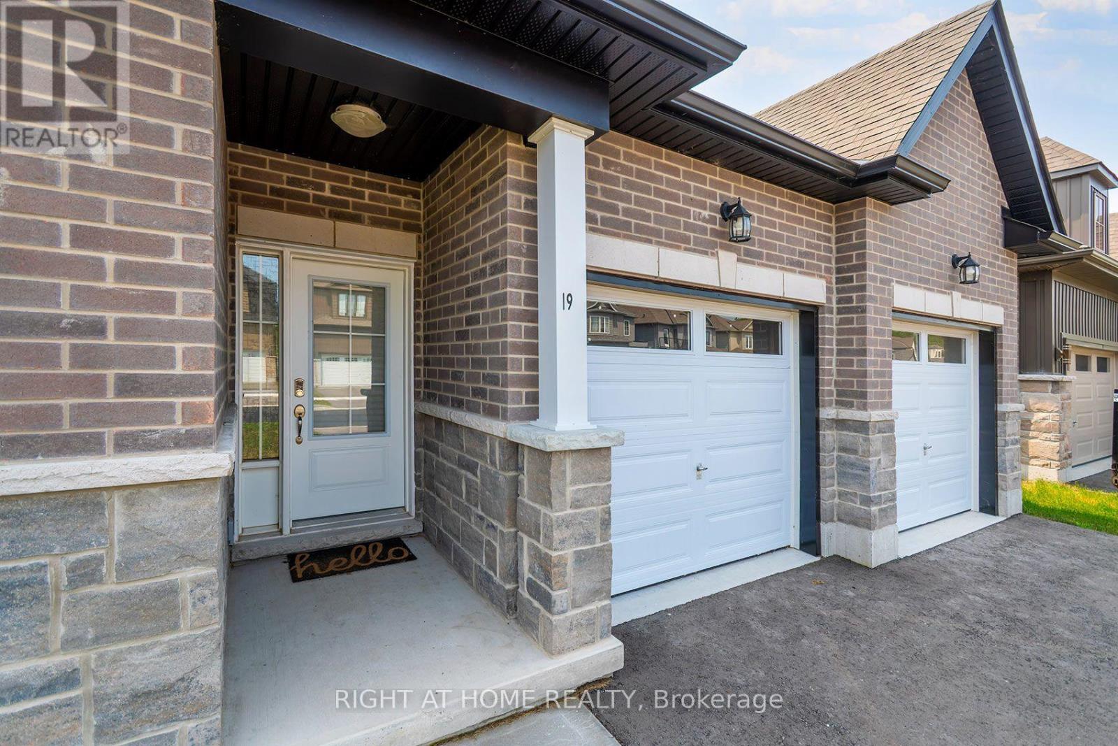 19 HILLCROFT WAY - 5