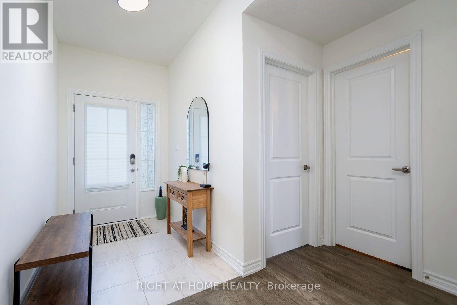 19 HILLCROFT WAY - 6