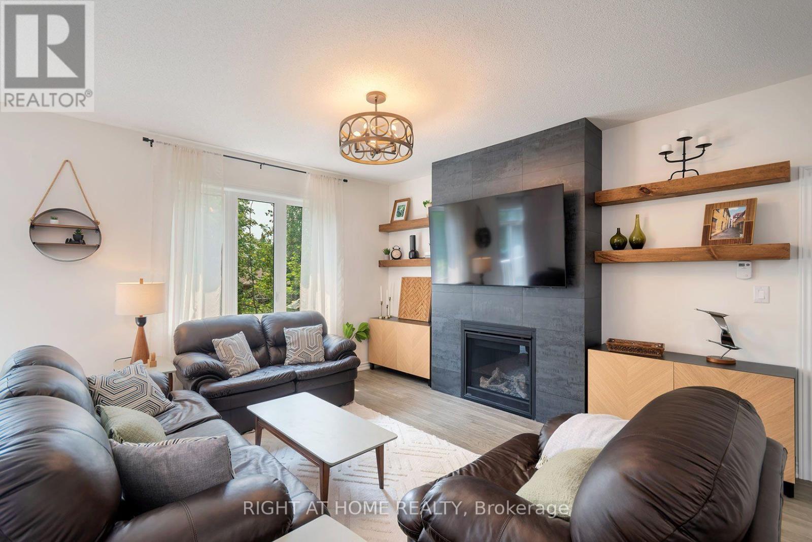 19 HILLCROFT WAY - 8