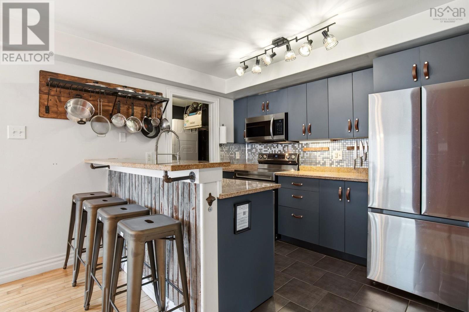 #304 3749 Kencrest Avenue - 9