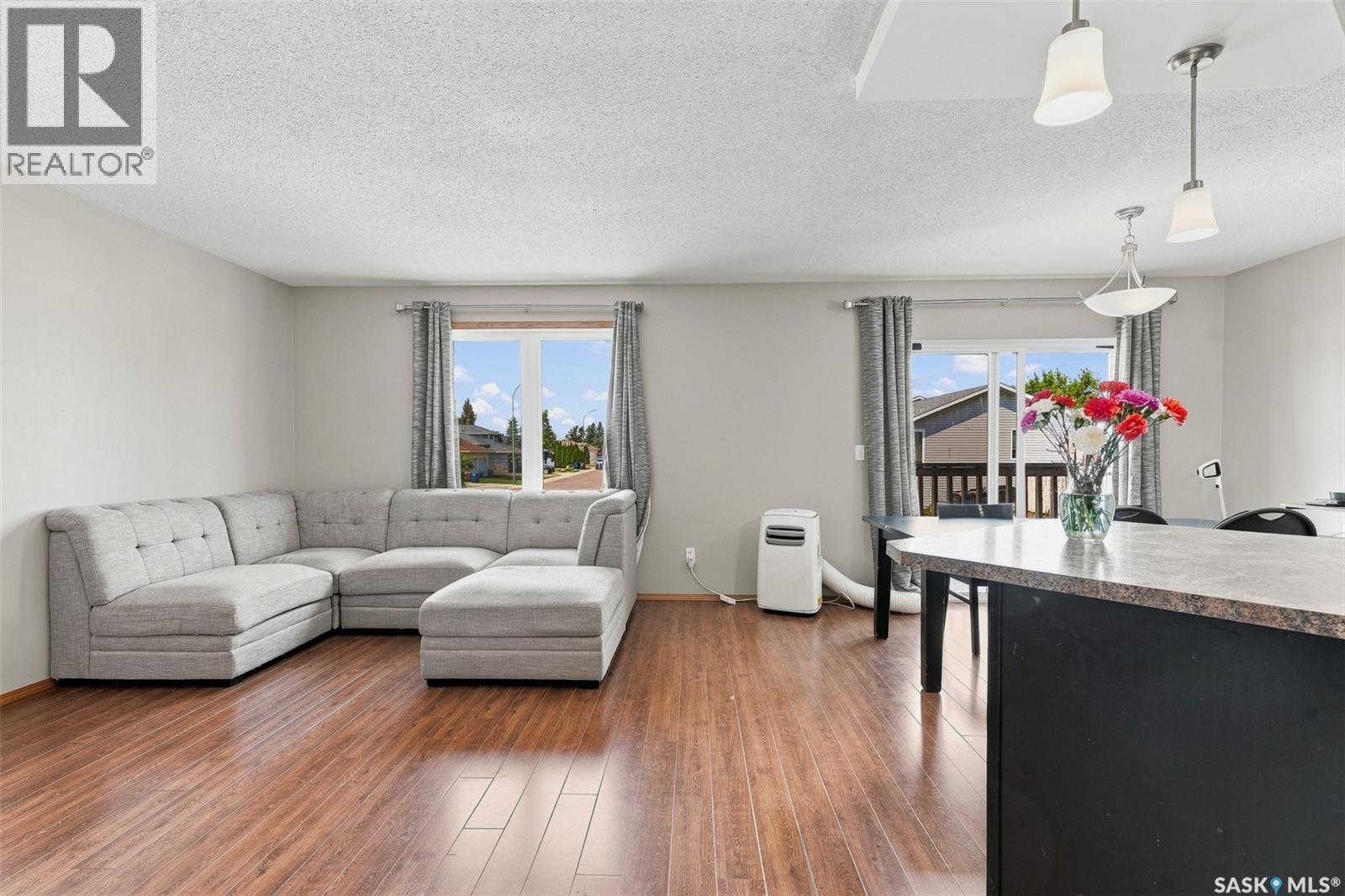 615 Peters STREET, Warman — photo 3