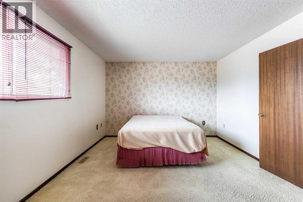 189 Hull Crescent NE - 19