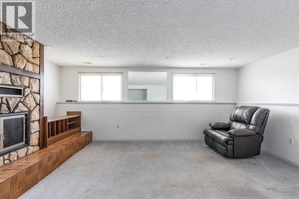 189 Hull Crescent NE - 21