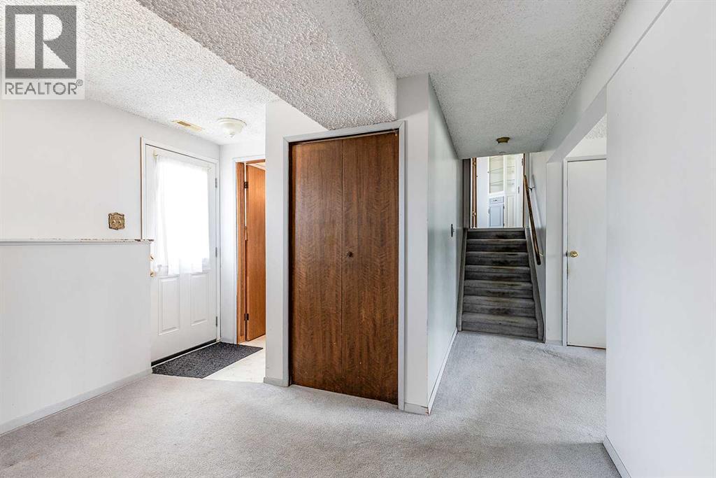 189 Hull Crescent NE - 24