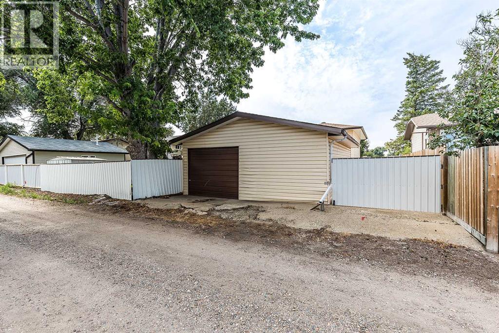 189 Hull Crescent NE - 45