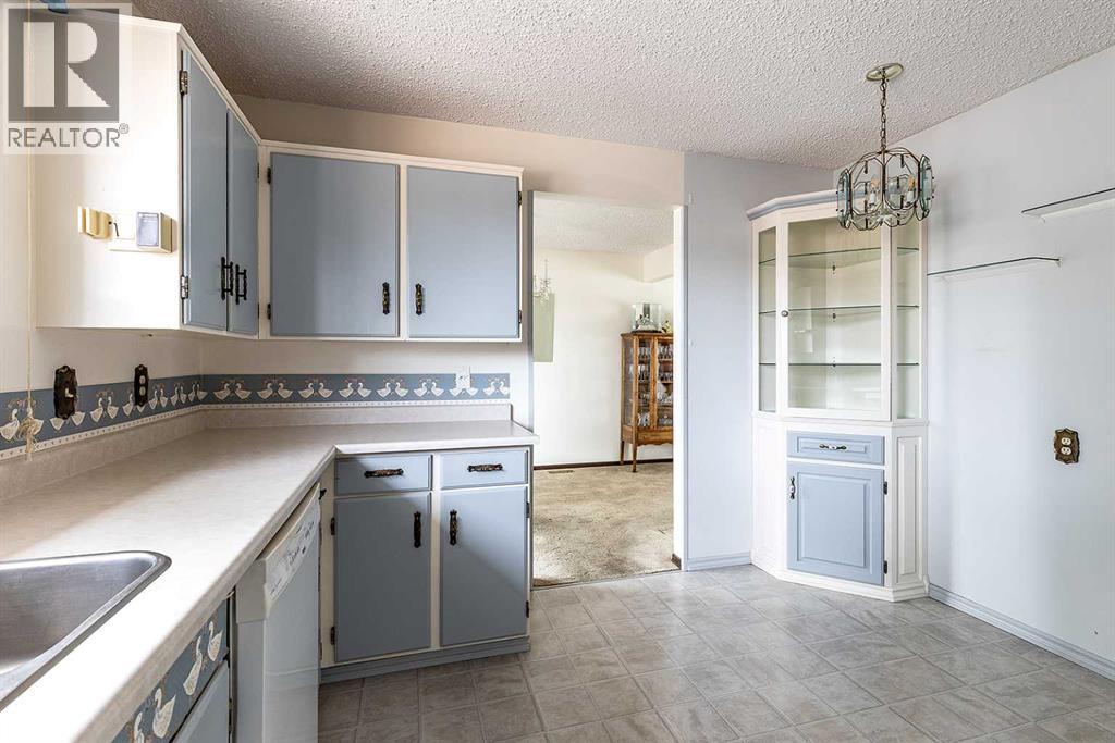 189 Hull Crescent NE - 14