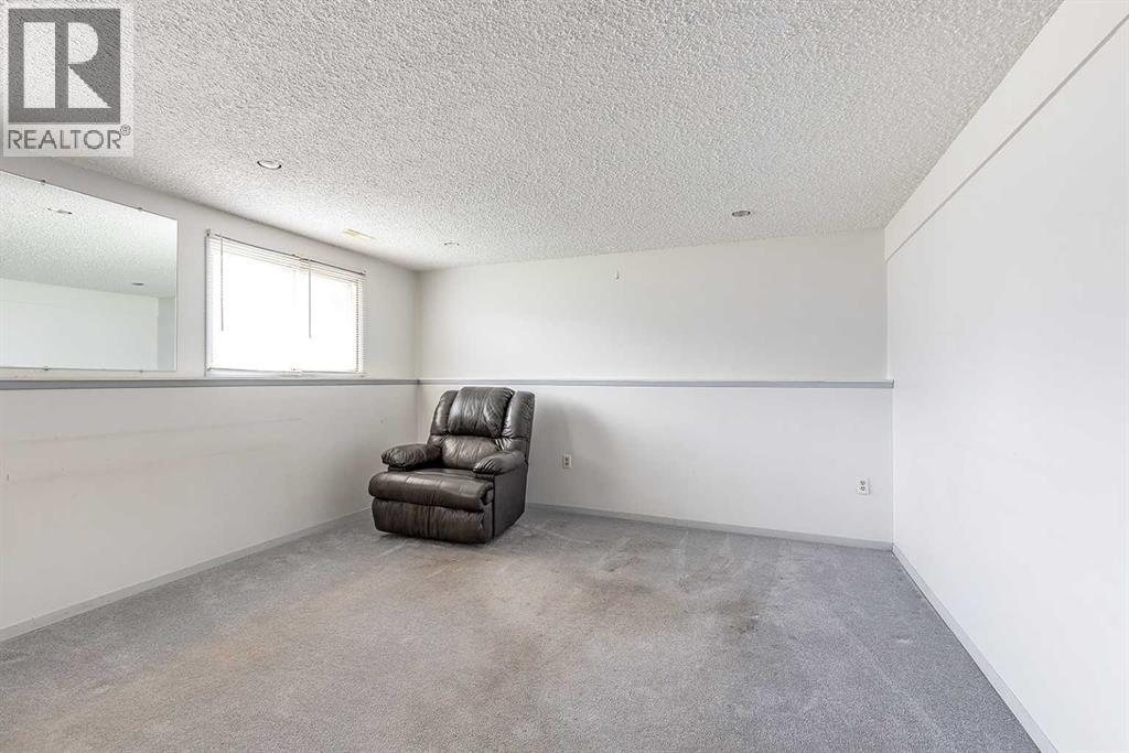 189 Hull Crescent NE - 22