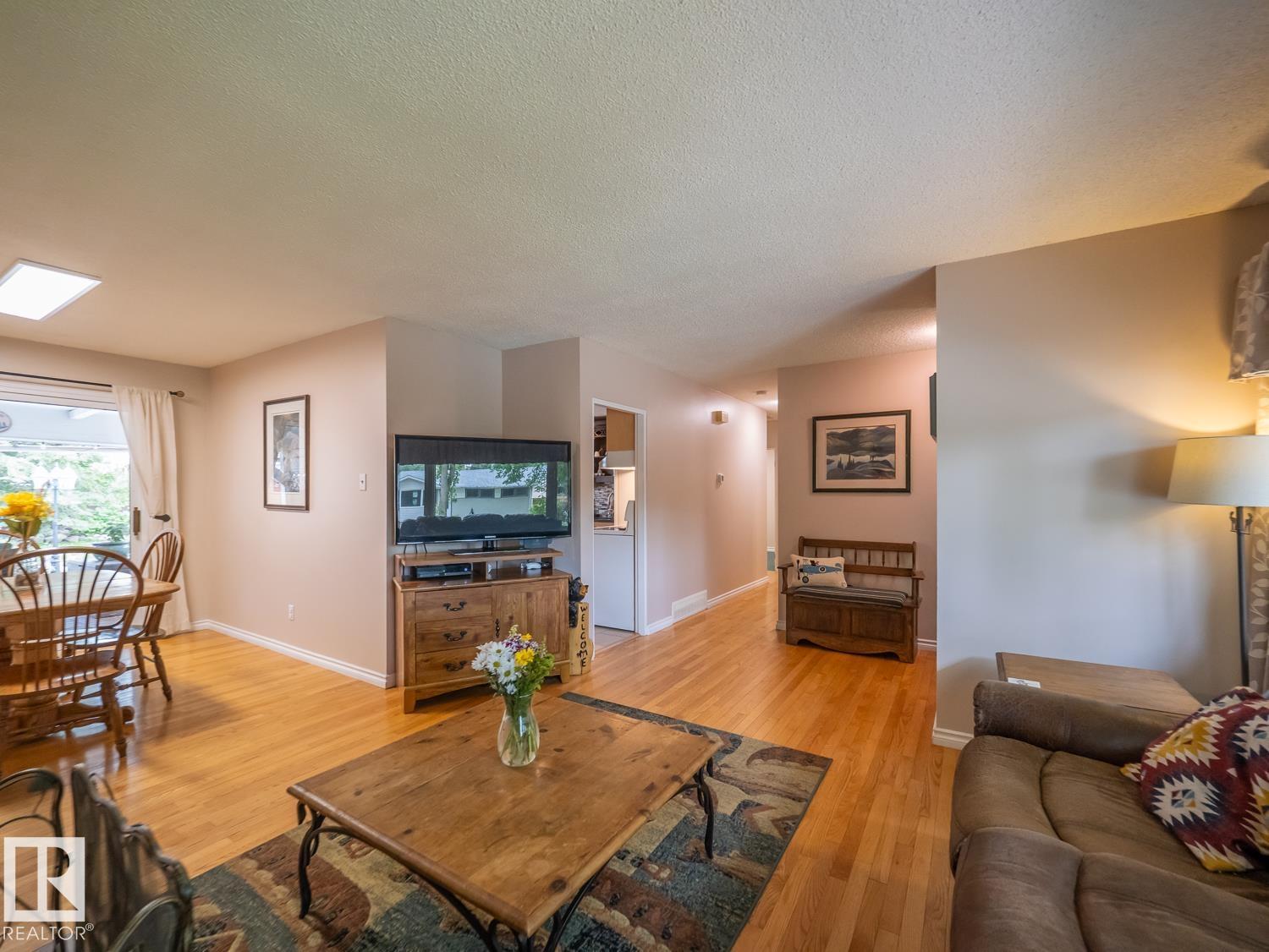 37 SUNNYSIDE Crescent - Photo 8