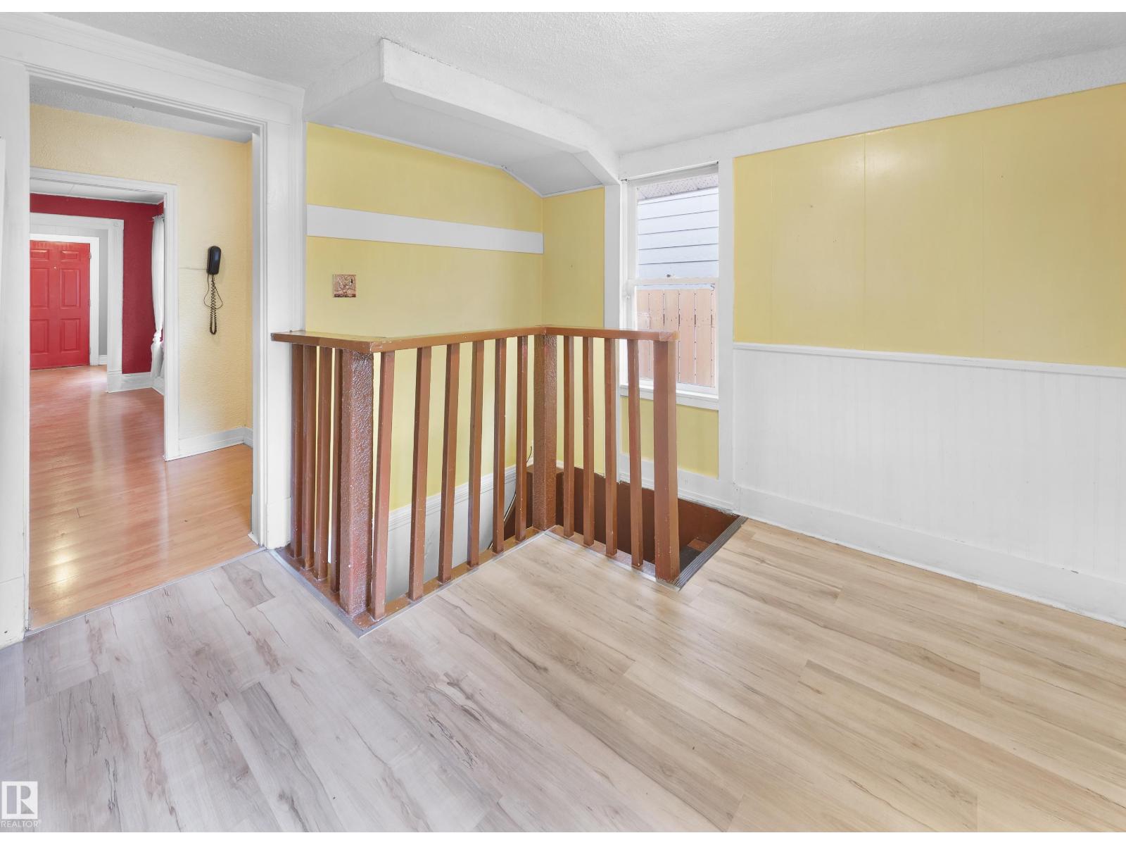 11038 84 AV NW - 24