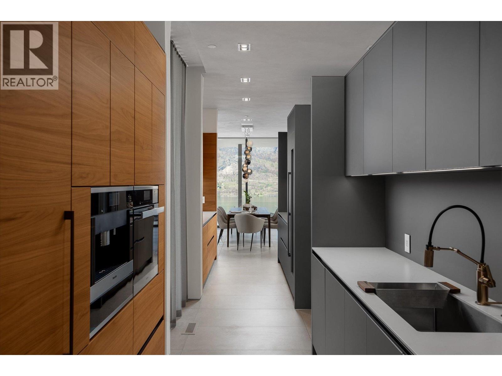 #20 180 Sheerwater Court - 13