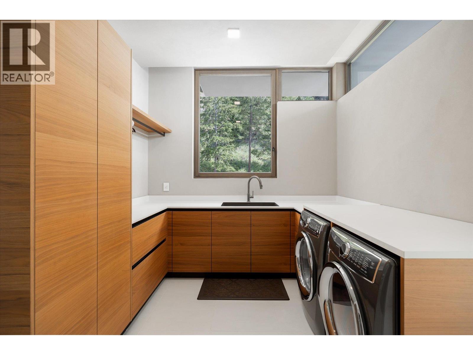 #20 180 Sheerwater Court - 37