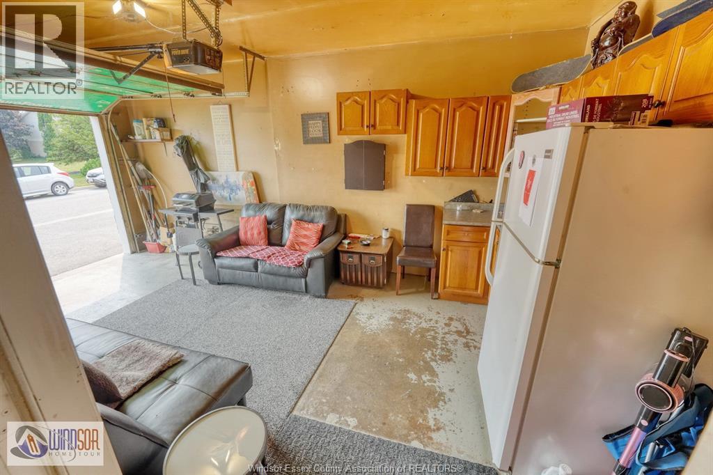 1277 CARDINAL CRESCENT - 34
