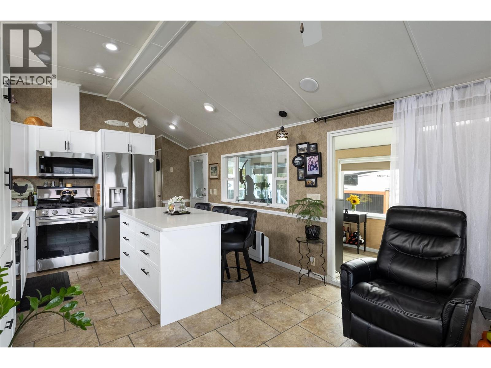 #33 8000 Highland Road - 6