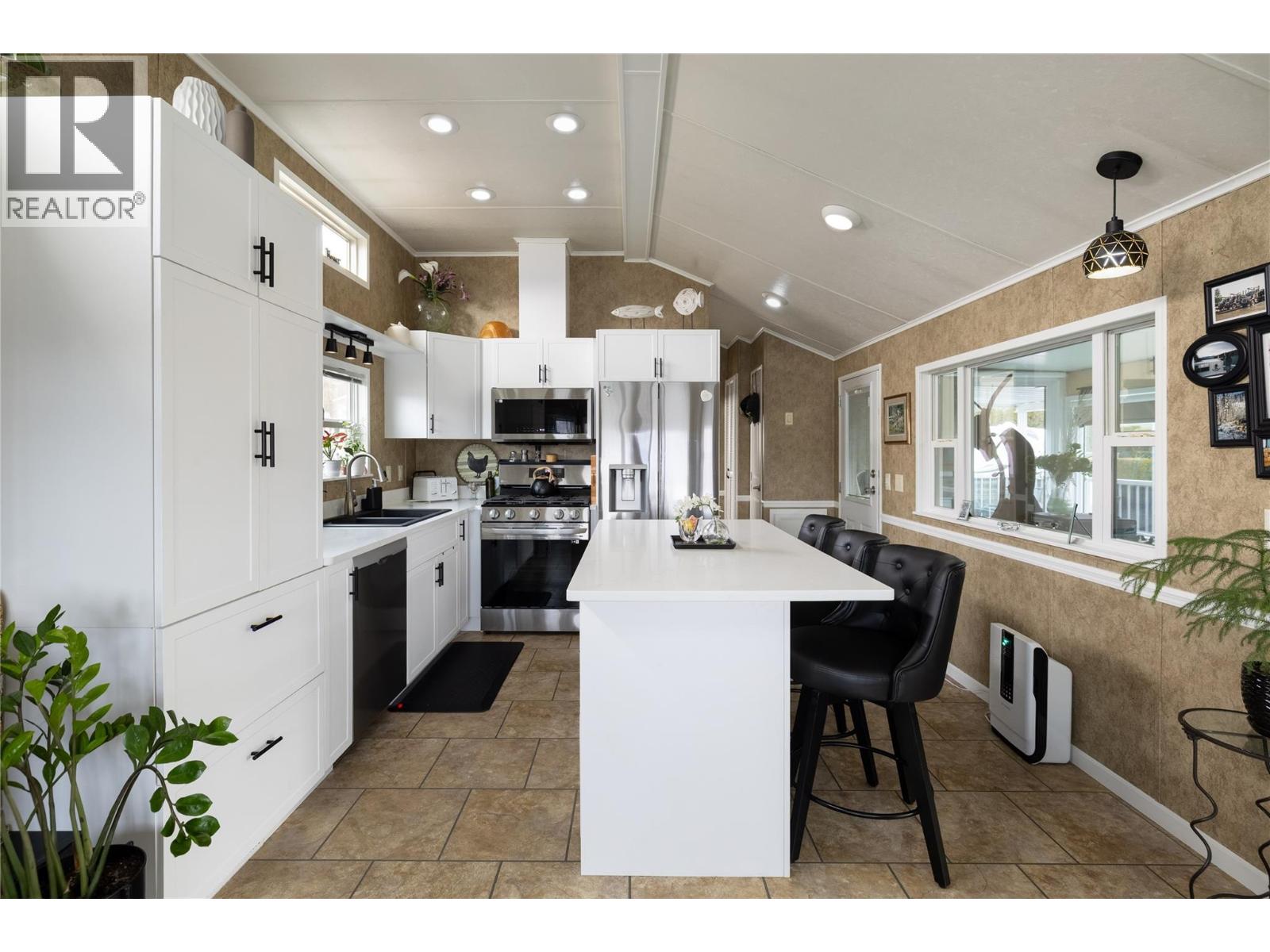 #33 8000 Highland Road - 7